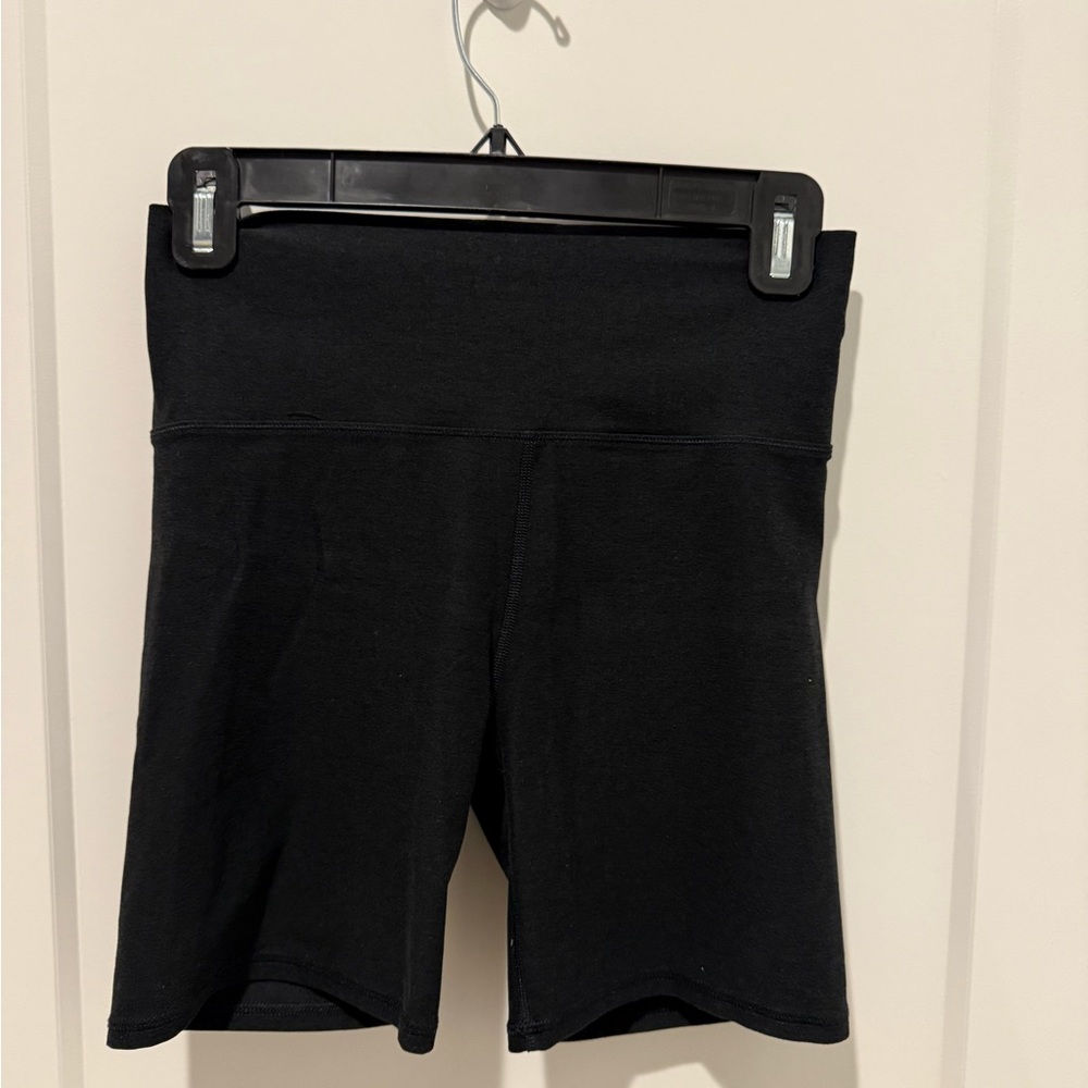 Vuori Women's Black Bike Shorts